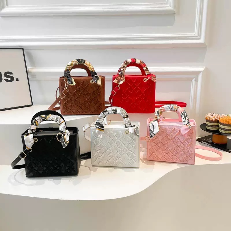 Ladies hand bag